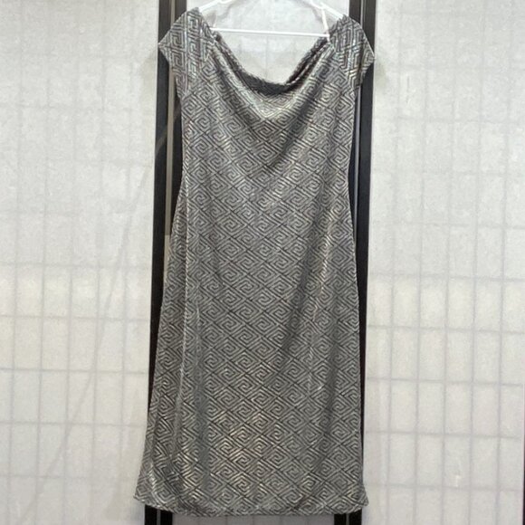 Derek Heart Black Silver Shimmery Greek Key Shift Dress Boat Neck Cap Sleeve 1X - Picture 1 of 14
